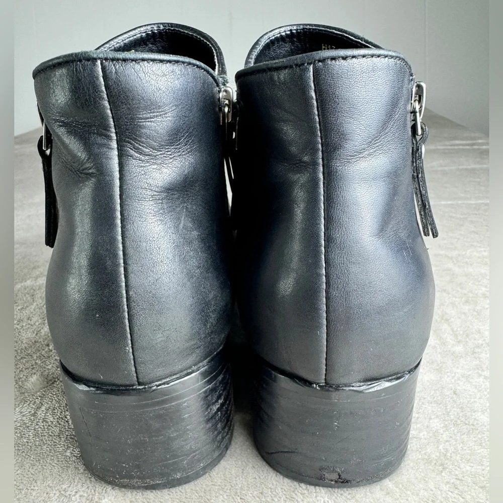 Cole Haan Women's Size 7 Black Leather Hayes‎ Ankle Zip Bootie Boots Classic